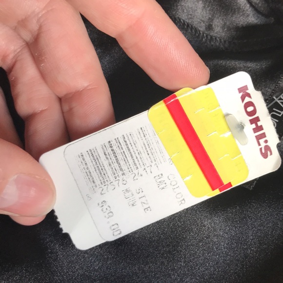 Daisy Fuentes moda women’s black M shirt with rouging in front and back. - Picture 5 of 8